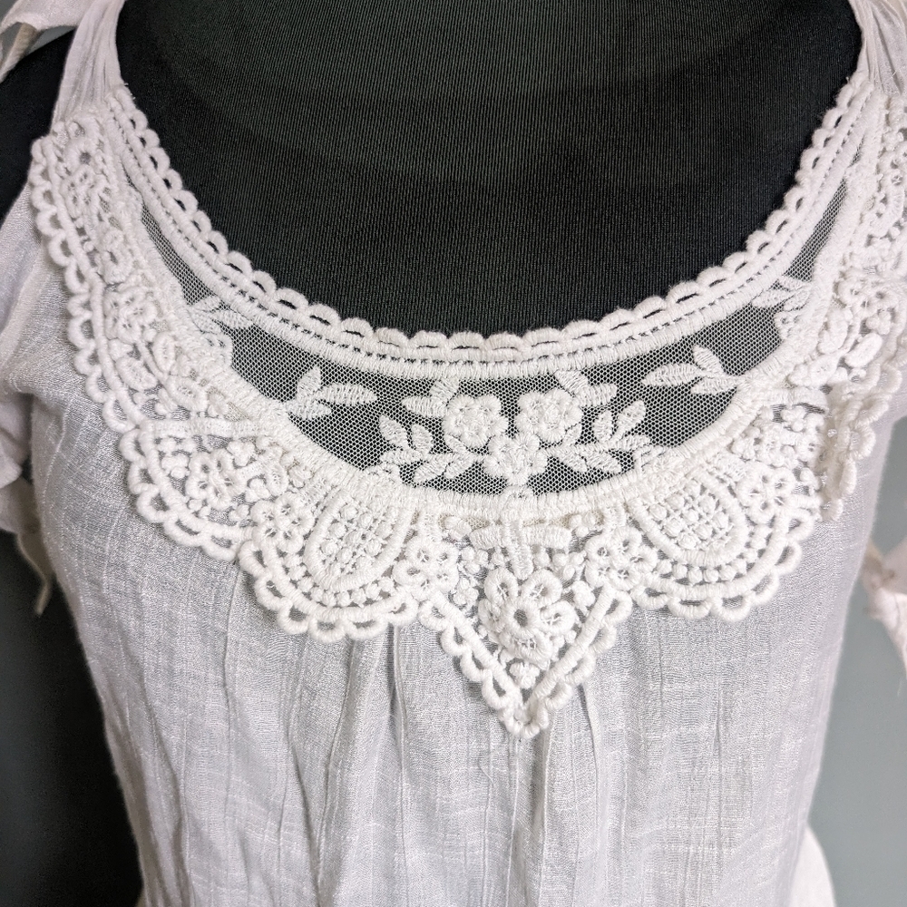 Candie's White Lace Blouse - Picture 5 of 12